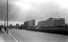 Horvátország, Zágráb, Ulica grada Vukovara (Ulica proleterskih brigada), jobbra a Trg Stjepana Radića 1. szám alatti Narodnog odbora kotara Zagreb épülete., 1972, Gyulai Gaál Krisztián, utcakép, modern építészet, Jugoszlávia, Fortepan #262276