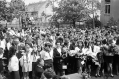 Magyarország, Budapest II., Ady Endre utca 3., Ady Endre 12 évfolyamos iskola (eredetileg az Orsolya Rend “Szent Angela” leányiskolája, ma Szent Angéla Ferences Általános Iskola és Gimnázium)., 1973, Gyulai Gaál Krisztián, Budapest, ünnepség, Fortepan #262438