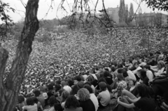 Magyarország, Tabán, Budapest I., Hegyalja út - Sánc utca - Orom utca határolta terület, a május 1-i Mini-Syrius-LGT koncert közönsége., 1973, Gyulai Gaál Krisztián, Budapest, Fortepan #262570