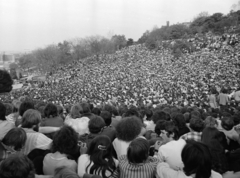 Magyarország, Tabán, Budapest I., Hegyalja út - Sánc utca - Orom utca határolta terület, a május 1-i Mini-Syrius-LGT koncert közönsége., 1973, Gyulai Gaál Krisztián, Budapest, Fortepan #262571