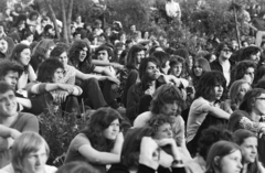 Magyarország, Tabán, Budapest I., Hegyalja út - Sánc utca - Orom utca határolta terület, a május 1-i Mini-Syrius-LGT koncert közönsége., 1973, Gyulai Gaál Krisztián, Budapest, Fortepan #262588