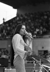 Magyarország, Miskolc, DVTK-stadion, Rockfesztivál. Koncz Zsuzsa., 1973, Gyulai Gaál Krisztián, Fortepan #262617