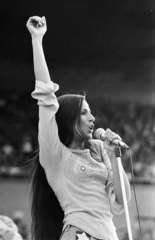 Magyarország, Miskolc, DVTK-stadion, Rockfesztivál. Koncz Zsuzsa., 1973, Gyulai Gaál Krisztián, Fortepan #262624