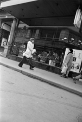 Hungary, Budapest V., Váci utca, Anna presszó. Az üvegen a Kristóf tér sarkán álló ház tükröződik., 1975, Gyulai Gaál Krisztián, street view, Budapest, Fortepan #262676