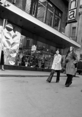 Hungary, Budapest V., Váci utca - Türr István utca sarok, a felvétel az Anna presszó előtt készült., 1975, Gyulai Gaál Krisztián, street view, Budapest, Fortepan #262678