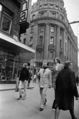 Hungary, Budapest V., Váci utca - Türr István utca sarok, a felvétel az Anna presszó előtt készült., 1975, Gyulai Gaál Krisztián, street view, Budapest, Fortepan #262717