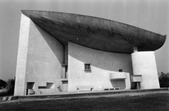 France, Ronchamp, a Le Corbusier tervei alapján épített Magasságos Miasszonyunk-kápolna (Chapelle Notre-Dame-du-Haut de Ronchamp)., 1975, Gyulai Gaál Krisztián, church, Fortepan #262812