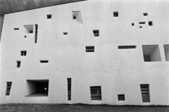 France, Ronchamp, a Le Corbusier tervei alapján épített Magasságos Miasszonyunk-kápolna (Chapelle Notre-Dame-du-Haut de Ronchamp)., 1975, Gyulai Gaál Krisztián, church, modern architecture, Fortepan #262821