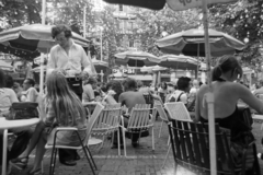 Netherlands, Amsterdam, Leidseplein., 1975, Gyulai Gaál Krisztián, sunshades, garden furniture, waiter, Fortepan #262833