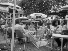 Netherlands, Amsterdam, Leidseplein., 1975, Gyulai Gaál Krisztián, sunshades, garden furniture, Fortepan #262835