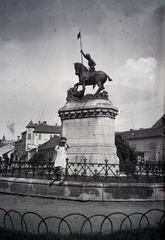 Románia,Erdély, Kolozsvár, Piata Lucian Blaga (ekkor Béke tér), a Kolozsvári-fivérek prágai Sárkányölő Szent György szobrának másolata., 1938, Vincent Till Baumgartner, szobor, Fortepan #262947