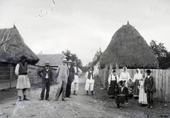 Romania,Transylvania, 1906, Borza család, vernacular architecture, folk costume, village, thatched roof, Fortepan #262995