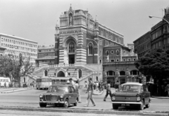 Horvátország,Adria, Fiume, a kapucinus rend Lourdes-i Miasszonyunk temploma., 1965, Szűcs Attila, rendszám, utcakép, automobil, MG 1300, szoborfülke, Hillman Super Minx, Hillman-márka, MG-márka, brit gyártmány, Fortepan #263166