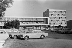 Horvátország,Adria, Zadar / Zára, ulica Majstora Radovana, Hotel Slavija., 1965, Szűcs Attila, Volvo Amazon, parkoló, modern építészet, Ford-márka, Ford Taunus P5, német gyártmány, svéd gyártmány, Volvo-márka, Fortepan #263168