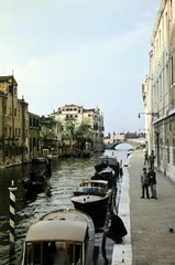 Olaszország, Velence, Canal de Cannaregio, távolabb a Ponte dei Mendicanti és a Palazzo Merati, 1963, dr. Lehel Csaba és Jenő, színes, Fortepan #263212