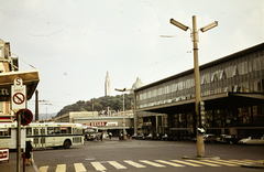 Belgium, Liège, Place des Guillemins, Liège-Guillemins vasútállomás. A távolban a L'église du Sacré-Cœur et Notre-Dame de Lourdes látható., 1963, dr. Lehel Csaba és Jenő, colorful, Fortepan #263214