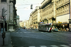 Austria, Vienna, Mariahilfer Strasse, balra a Stiftgasse torkolatánál a Stiftskirche zum Heiligen Kreuz., 1975, Lorkó Fanni, colorful, street view, tram, Fortepan #263269