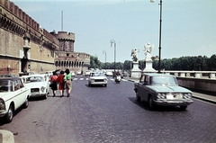 Italy, Rome, Lungotevere Castello, balra az Angyalvár (Castel Sant'Angelo), Hadrianus császár síremléke, jobbra az Angyalhíd (Ponte Sant'Angelo)., 1961, Fortepan/Album074, colorful, tower, cobblestones, Fortepan #263287