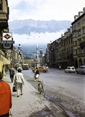 Austria, Innsbruck, Maria-Theresien-Strasse, szemben a Szent Anna oszlop (Annasaule), balra a Spitalskirche tornya látható., 1961, Fortepan/Album074, colorful, street view, Fortepan #263312