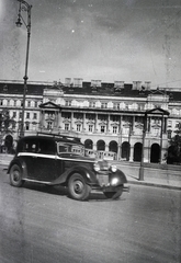 Hungary, Budapest V., Kossuth Lajos tér, háttérben a Földművelésügyi Minisztérium épülete., 1947, Bónis József, Budapest, lamp post, automobile, Mercedes-brand, Mercedes-Benz 170V, Fortepan #263347