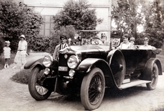 Magyarország,Balaton, Siófok, Batthyány utca 22., a felvétel Zichy Zsófia villája előtt készült., 1922, Zichy kúria, Zala, automobil, rendszám, Minerva-márka, belga gyártmány, motoros szemüveg, bőr sapka, Fortepan #263677