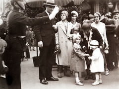 Hungary, Budapest VII.,Budapest V., Károly körút (Károly király út), adománygyűjtés az Országos Gyermekvédő Liga számára., 1929, Zichy kúria, Zala, Budapest, Fortepan #263793