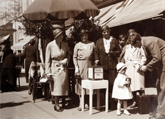 Magyarország, Budapest VII.,Budapest V., Károly körút (Károly király út), adománygyűjtés az Országos Gyermekvédő Liga számára., 1929, Zichy kúria, Zala, adománygyűjtés, Budapest, csoportkép, Fortepan #263836