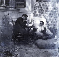 Hungary,Lake Balaton, Siófok, Batthyány utca 22., a felvétel Zichy Zsófia villájának kertjében készült., 1916, Zichy kúria, Zala, folding screen, reading, disabled, Fortepan #263989