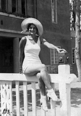 1939, Fortepan, hat, summer, woman, sitting on a handrail, white dress, posture, Fortepan #26401