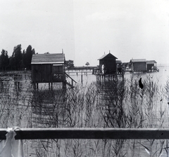 Magyarország,Balaton, Siófok, fürdőházak, háttérben a Sió-csatorna és a móló., 1906, Zichy kúria, Zala, fürdő-ház, Fortepan #264017