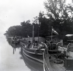 Magyarország,Balaton, Siófok, vontatóhajók a kikötőben., 1906, Zichy kúria, Zala, kikötő, vontatóhajó, Fortepan #264021