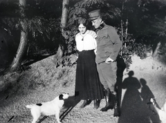 1914, Zichy kúria, Zala, man and woman, dog, shadow, Fortepan #264062