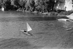 Magyarország, Győr, rálátás a Rába folyóra a Kettős hídról, háttérben a Kastély-bástya., 1937, Nagy István, Nagy József, Fortepan #264113