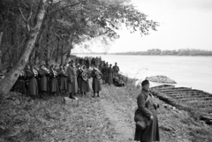 Magyarország, katonazenekar a Duna-parton, a magyar csapatok szlovákiai bevonulására készített Medve felé vezető pontonhídnál., 1938, Nagy István, Nagy József, fúvószenekar, Fortepan #264152