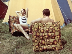 Hungary, a Palma Gumigyár reklámfotója, Csató Mari és Vinkovich László manökenek., 1969, Ferencvárosi Helytörténeti Gyűjtemény, ad, colorful, air mattress, photo model, Taurus-brand, rubber industry, Fortepan #26430