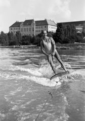 Magyarország, Győr, Mosoni-Duna, háttérben a Papnevelde (ma Brenner János Hittudományi Főiskola) épülete., 1939, Nagy István, Nagy József, portré, Fortepan #264301