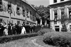 Magyarország, Győr, Bécsi kapu (Erzsébet) tér, a körmenet résztvevői a Káptalandomb felől érkezknek., 1940, Nagy István, Nagy József, Fortepan #264362