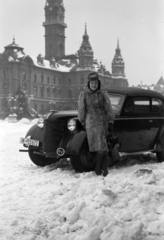 Hungary, Győr, Szent István út, háttérben a Városháza., 1941, Nagy István, fur coat, Opel-brand, diplomatic sign, Fortepan #264438