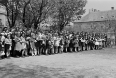 Hungary, Győr, a Győri Magyar Királyi Állami Tanitónőképző-intézet udvara., 1941, Nagy István, festive, Fortepan #264493