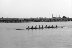 Hungary, Győr, evezősverseny a Mosoni-Dunán. Háttérben a Szeszgyár és a Vagongyár kéményei, a Budai úti víztorony és a Városháza tornya., 1941, Nagy István, Fortepan #264548