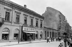 Magyarország, Győr, Baross Gábor (Lenin) út, jobbra a felállványozott házak a Bajcsy-Zsilinszky úti kereszteződésnél állnak., 1966, Nagy István, Nagy József, kerékpár, Fortepan #264581