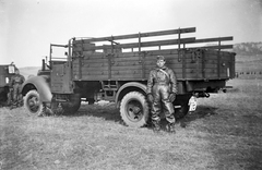 1942, Ladinek Viktor, rendszám, bőrkabát, Ford G917T, teherautó, portré, Fortepan #264628