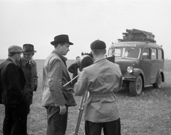 Magyarország, Karcag, Szabadság Termelőszövetkezet. A felvétel Az istállótrágya helyes felhasználása című oktatófilm forgatása közben készült., 1955, Horváth József, filmforgatás, filmkamera, Fortepan #264810