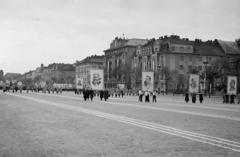 Magyarország, Budapest XIV.,Budapest VI., Ötvenhatosok tere (Sztálin tér), május 1-i felvonulás., 1953, Horváth József, felvonulás, május 1, Sztálin ábrázolás, Lenin-ábrázolás, Friedrich Engels-ábrázolás, Karl Marx-ábrázolás, Budapest, Fortepan #264905