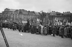 Magyarország, Budapest XIV.,Budapest VI., Ötvenhatosok tere (Sztálin tér), május 1-i felvonulás., 1953, Horváth József, karszalag, felvonulás, május 1, filmkamera, Budapest, Fortepan #264910