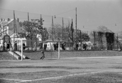 Magyarország, Budapest XI., Fehérvári út 66-68., sportpálya a Hauszmann Alajos utca sarkán. Nagypályás női kézilabda mérkőzés., 1942, Horváth József, Budapest, Fortepan #265061