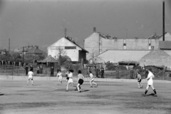 Magyarország, Budapest XI., Fehérvári út 66-68., sportpálya a Hauszmann Alajos utca sarkán a Prielle Kornélia utca felé nézve. Nagypályás női kézilabda mérkőzés., 1942, Horváth József, Budapest, Fortepan #265062