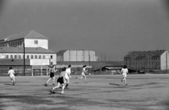 Magyarország, Budapest XI., Fehérvári út 66-68., sportpálya a Hauszmann Alajos utca sarkán a Prielle Kornélia utca felé nézve. Nagypályás női kézilabda mérkőzés., 1942, Horváth József, Budapest, Fortepan #265063