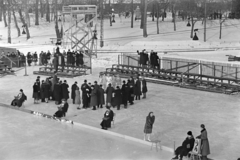 Magyarország, Városliget, Budapest XIV., Műjégpálya, Magyarország 1943. évi műkorcsolyázó bajnoksága., 1943, Horváth József, jégpálya, interjú, állvány, madártávlat, Budapest, sportbíró, Fortepan #265144