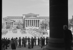 Magyarország, Budapest XIV., Hősök tere, a Magyar Kerékpáros Szövetség és a Leventék Országos Központja által szervezett mise és kerékpáráldás 1943 május 16-án., 1943, Horváth József, Budapest, közönség, neoklasszicizmus, Fortepan #265164